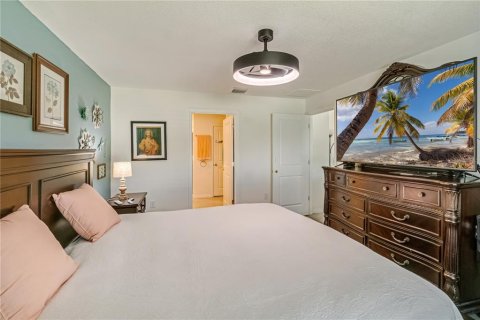 House in Wildwood, Florida 4 bedrooms, 168.71 sq.m. № 2196051 - photo 15