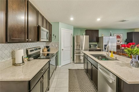 House in Wildwood, Florida 4 bedrooms, 168.71 sq.m. № 2196051 - photo 8