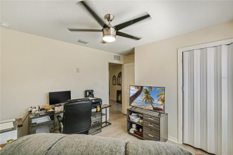 House in Wildwood, Florida 4 bedrooms, 168.71 sq.m. № 2196051 - photo 23