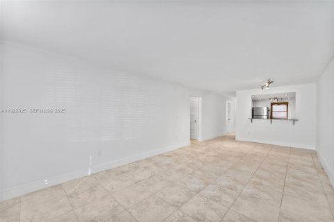 Condominio en venta en Key Biscayne, Florida, 2 dormitorios, 103.03 m2 № 1983923 - foto 3