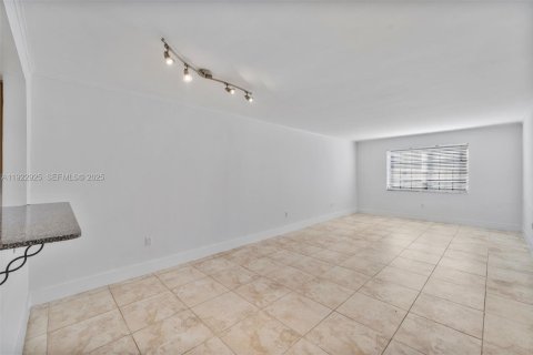 Condominio en venta en Key Biscayne, Florida, 2 dormitorios, 103.03 m2 № 1983923 - foto 2