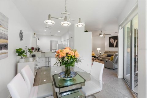 Touwnhouse à vendre à Sarasota, Floride: 3 chambres, 173.08 m2 № 1894022 - photo 2