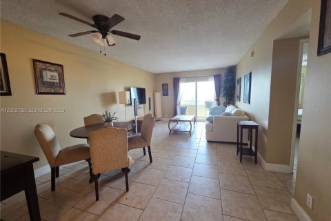 Condo in Fort Lauderdale, Florida, 1 bedroom  № 2068514 - photo 3