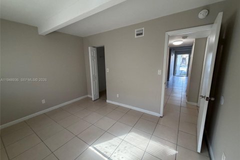 Снять в аренду кондоминиум в Помпано-Бич, Флорида 2 спальни, 83.61м2, № 2004714 - фото 4