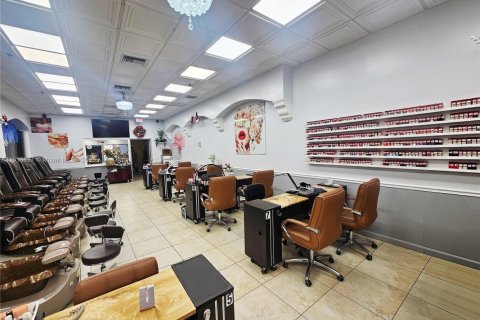 Commercial property in Doral, Florida № 1973680 - photo 2