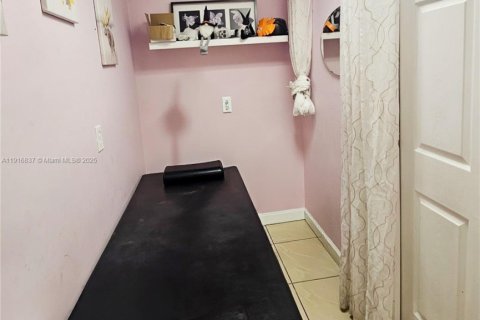 Commercial property in Doral, Florida № 1973680 - photo 9