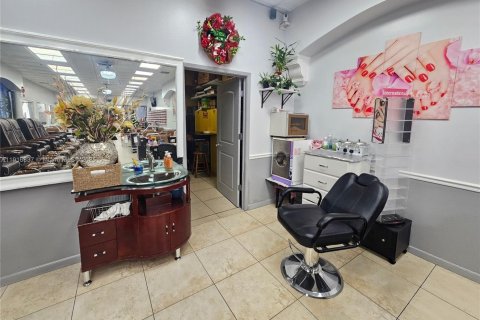 Commercial property in Doral, Florida № 1973680 - photo 8