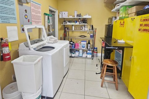 Commercial property in Doral, Florida № 1973680 - photo 10