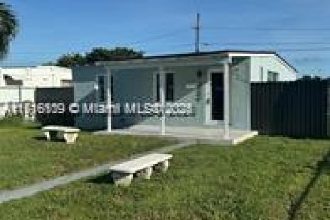 Снять в аренду виллу или дом в Опа-Локка, Флорида 2 спальни, 55.18м2, № 1957706 - фото 4