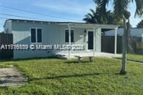 Снять в аренду виллу или дом в Опа-Локка, Флорида 2 спальни, 55.18м2, № 1957706 - фото 3