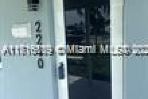 Снять в аренду виллу или дом в Опа-Локка, Флорида 2 спальни, 55.18м2, № 1957706 - фото 8