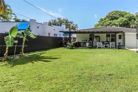 House in Hollywood, Florida 3 bedrooms, 115.57 sq.m. № 1779838 - photo 30