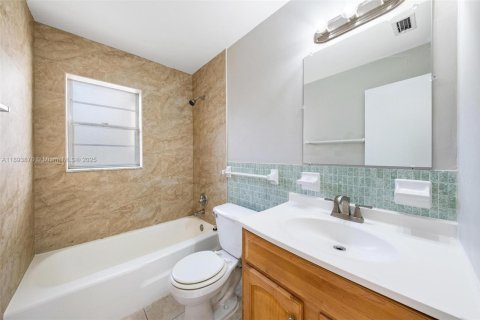 Купить виллу или дом в Палм-Бич-Гарденс, Флорида 6 комнат, 110.55м2, № 1950151 - фото 30