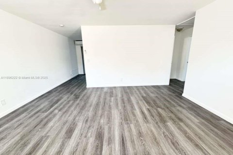 Casa en alquiler en Boynton Beach, Florida, 2 dormitorios № 1950476 - foto 5