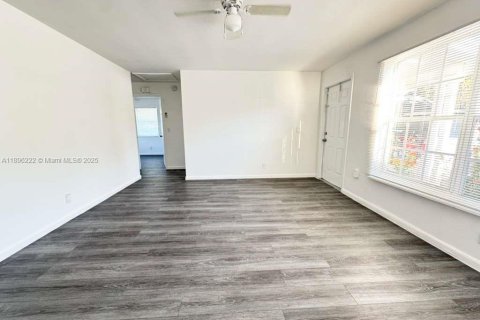 Casa en alquiler en Boynton Beach, Florida, 2 dormitorios № 1950476 - foto 7