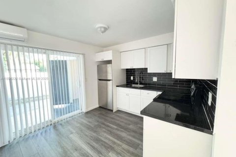 Casa en alquiler en Boynton Beach, Florida, 2 dormitorios № 1950476 - foto 2