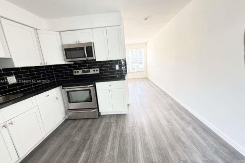 Casa en alquiler en Boynton Beach, Florida, 2 dormitorios № 1950476 - foto 3