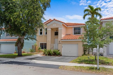 Villa ou maison à vendre à Davie, Floride: 3 chambres, 158.12 m2 № 1674980 - photo 2