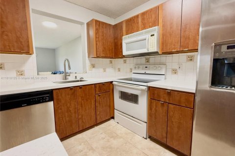 Condominio en venta en Miramar, Florida, 2 dormitorios, 77.29 m2 № 1775152 - foto 2