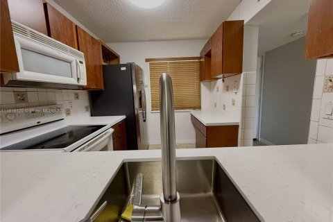 Condominio en venta en Miramar, Florida, 2 dormitorios, 77.29 m2 № 1775152 - foto 3