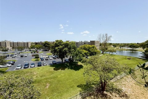 Condominio en venta en Miramar, Florida, 2 dormitorios, 77.29 m2 № 1775152 - foto 1