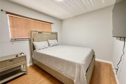 Condominio en venta en Miramar, Florida, 2 dormitorios, 77.29 m2 № 1775152 - foto 11