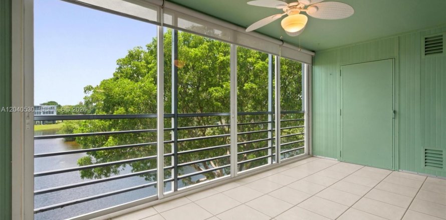 Condo in Deerfield Beach, Florida, 2 bedrooms № 2185905