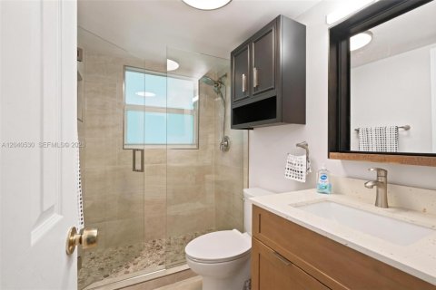 Condo in Deerfield Beach, Florida, 2 bedrooms № 2185905 - photo 16
