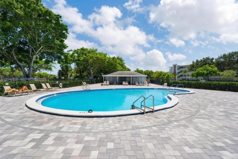 Condo in Deerfield Beach, Florida, 2 bedrooms № 2185905 - photo 21