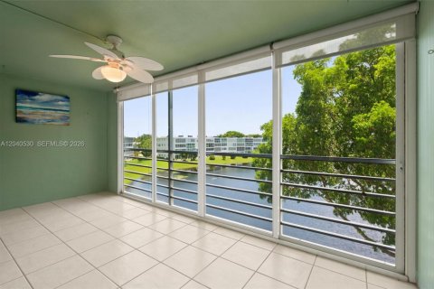 Condo in Deerfield Beach, Florida, 2 bedrooms № 2185905 - photo 18