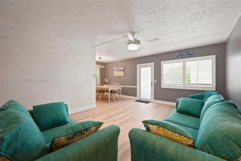 Condo in Deerfield Beach, Florida, 2 bedrooms № 2185905 - photo 8