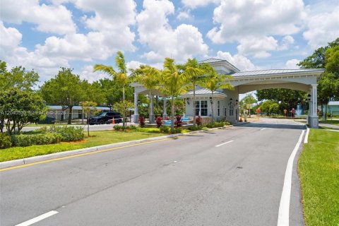 Condo in Deerfield Beach, Florida, 2 bedrooms № 2185905 - photo 5