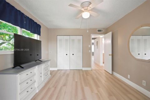 Condo in Deerfield Beach, Florida, 2 bedrooms № 2185905 - photo 15
