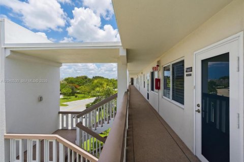 Condo in Deerfield Beach, Florida, 2 bedrooms № 2185905 - photo 29