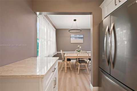 Condo in Deerfield Beach, Florida, 2 bedrooms № 2185905 - photo 9