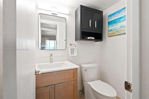 Condo in Deerfield Beach, Florida, 2 bedrooms № 2185905 - photo 20