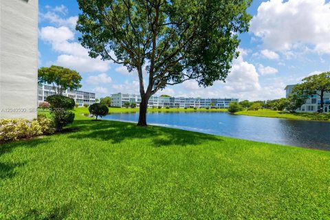 Condo in Deerfield Beach, Florida, 2 bedrooms № 2185905 - photo 25