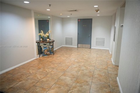 Condominio en venta en Hollywood, Florida, 2 dormitorios, 102.19 m2 № 2031271 - foto 2