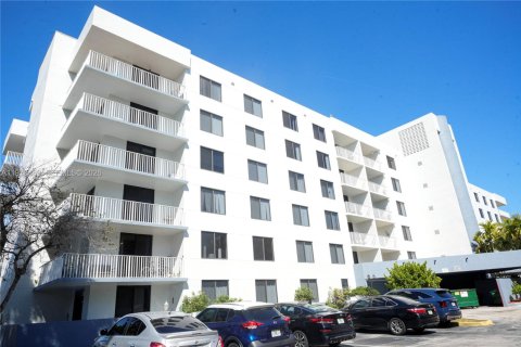 Condominio en Hollywood, Florida, 2 dormitorios № 2031271