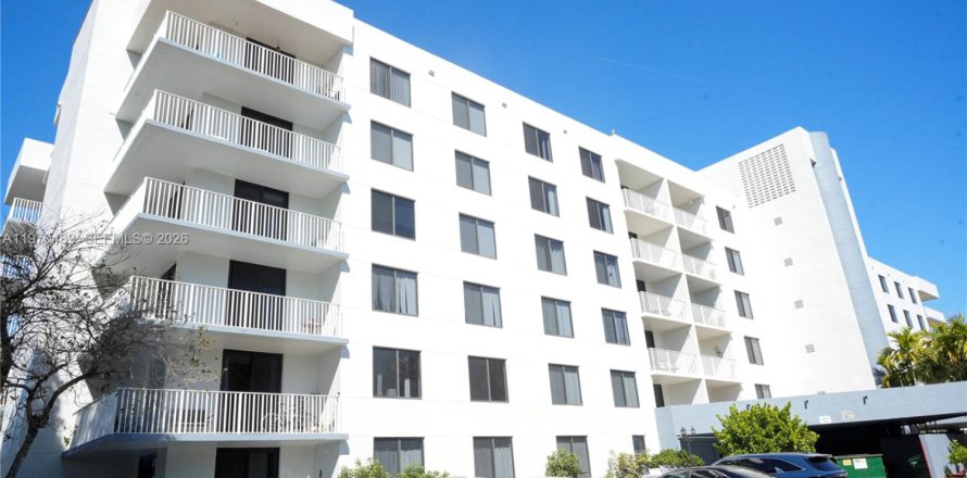 Condominio en Hollywood, Florida, 2 dormitorios № 2031271