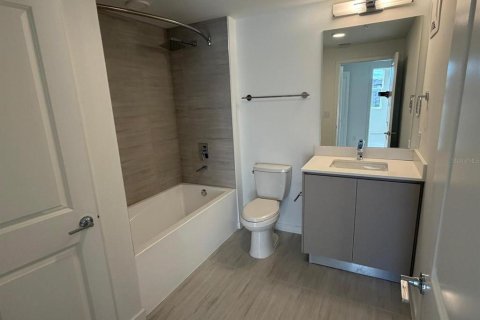 Condo in Orlando, Florida, 2 bedrooms № 2214168 - photo 14