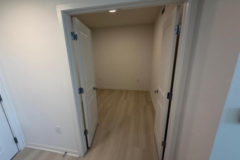 Condo in Orlando, Florida, 2 bedrooms № 2214168 - photo 11
