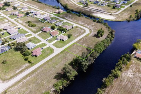 Land in Cape Coral, Florida № 1861460 - photo 4