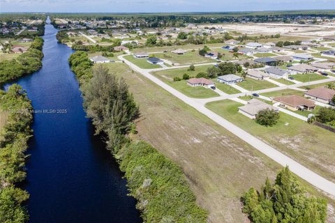Land in Cape Coral, Florida № 1861460 - photo 5