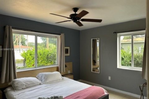 House in Miami, Florida 3 bedrooms, 118.91 sq.m. № 2012264 - photo 4