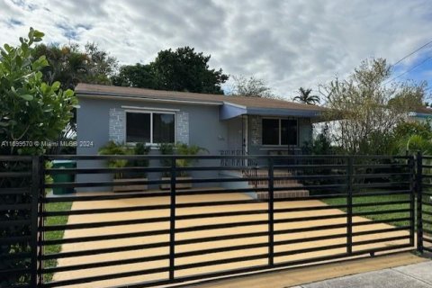 House in Miami, Florida 3 bedrooms, 118.91 sq.m. № 2012264