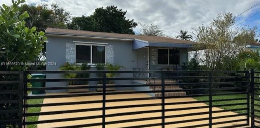 House in Miami, Florida 3 bedrooms, 118.91 sq.m. № 2012264