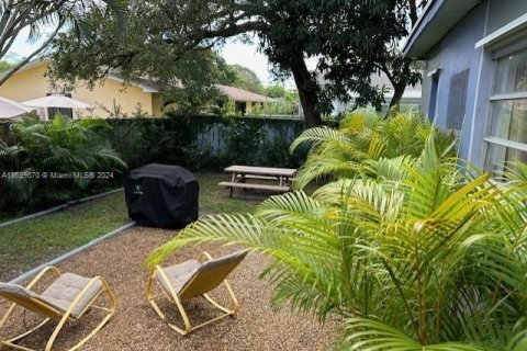 House in Miami, Florida 3 bedrooms, 118.91 sq.m. № 2012264 - photo 3