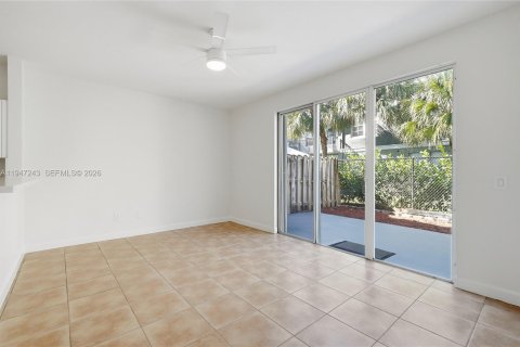 Townhouse in Miramar, Florida 3 bedrooms, 134.71 sq.m. № 2003125 - photo 15