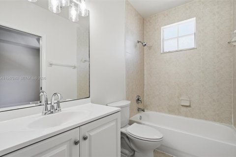 Townhouse in Miramar, Florida 3 bedrooms, 134.71 sq.m. № 2003125 - photo 20